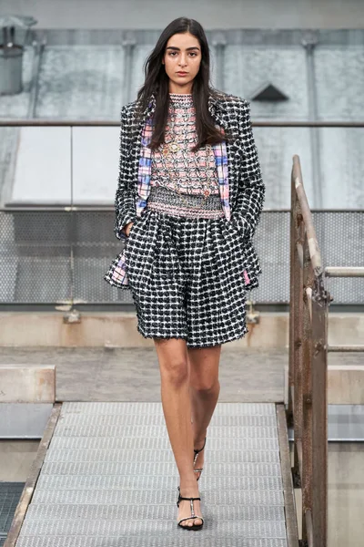 Look 15